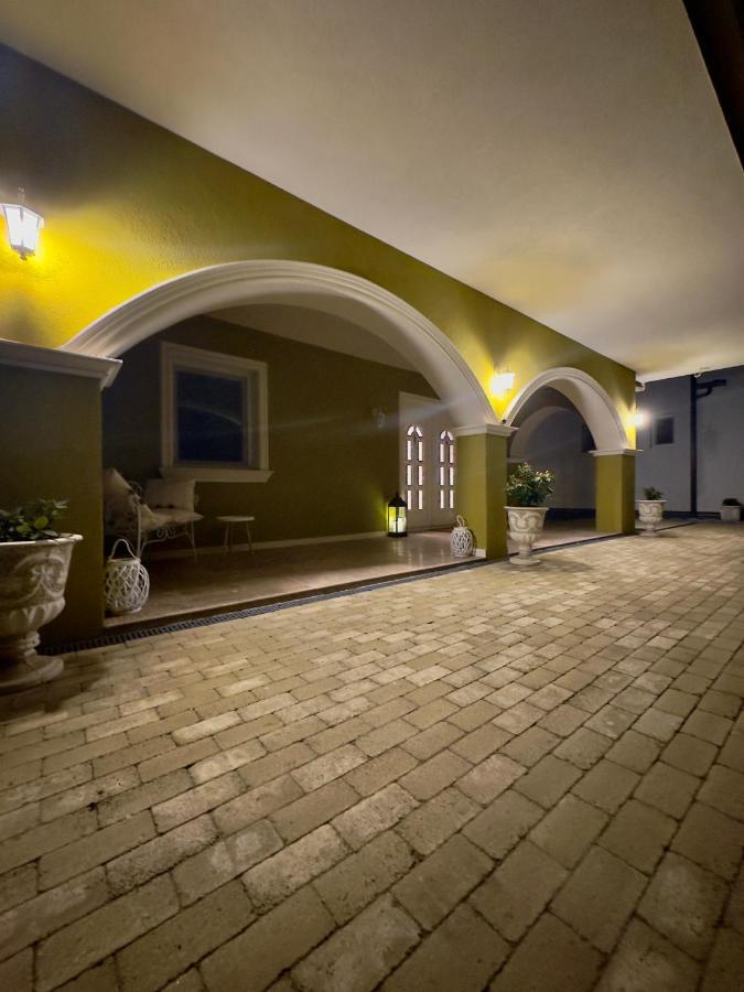 Alma Rezidence Bed and Breakfast Turda Exteriör bild